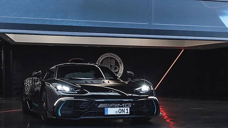 بالصور.. مرسيدس تبدأ تسليم أقوى سيارة في تاريخها بمواصفات خارقة