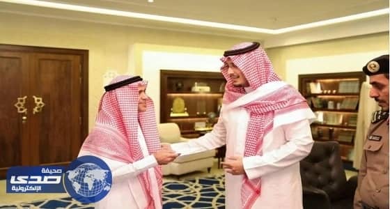 نائب أمير الشرقية يكرم مواطنين أنقذا عائلةً من الحريق بالأحساء