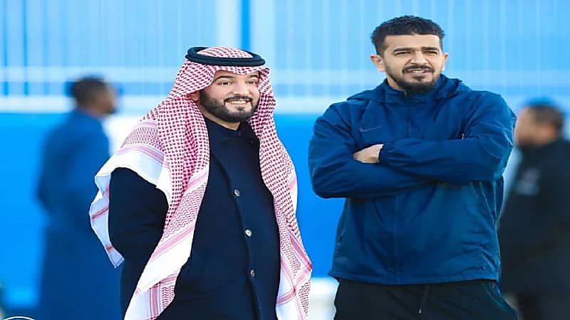 رازفان يجتمع بـ اللاعبين قبل مواجهة الفيصلي