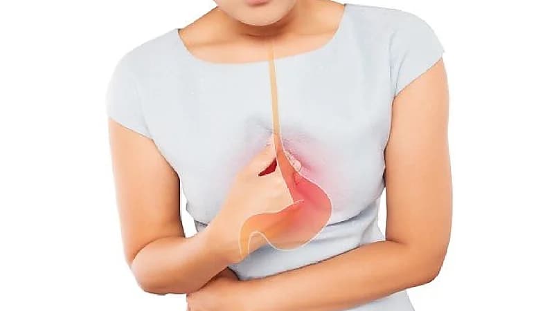 بالفيديو .. استشاري: الأكل قبل النوم مباشرة من أسباب ارتجاع المريء