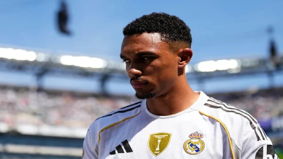 أرنولد يمتنع عن الاحتفال أمام ليفربول