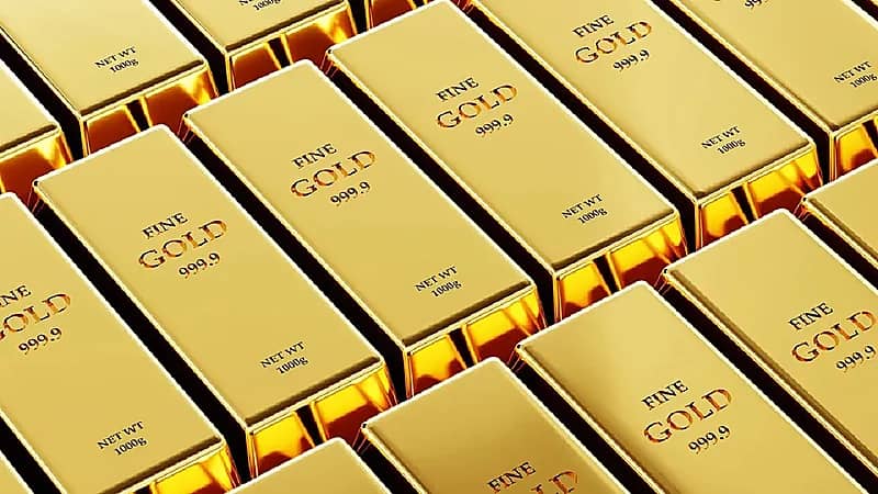 الذهب يقترب من أدنى مستوياته منذ مارس الماضي