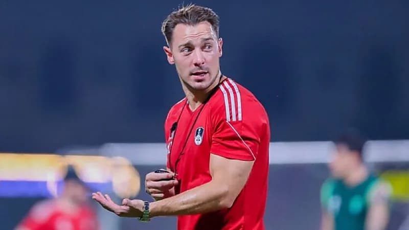 يايسله يغير خططه ويعتمد السفر المبكر مع الأهلي