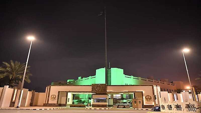 إمارة مكة تدعو إلى الحذر بسبب توقعات بأمطار رعدية