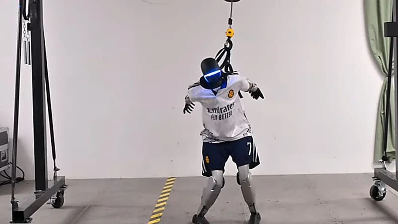 روبوتات جديدة تحاكي مهارات كريستيانو رونالدو وليبرون جيمس.. فيديو