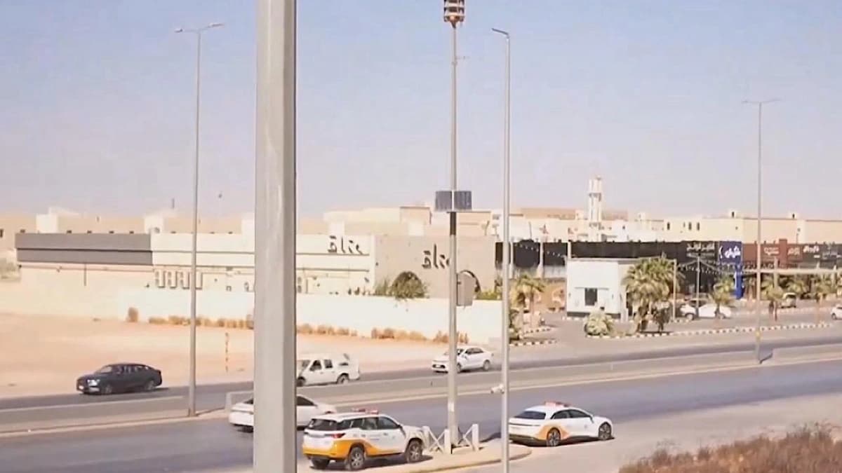 لحظة إطلاق تجربة صافرات الإنذار الثابتة في الرياض.. فيديو