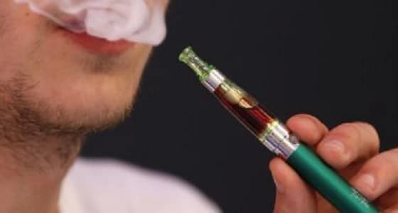 السجائر الإلكترونية تزيد مخاطر الإصابة بالالتهاب الرئوي