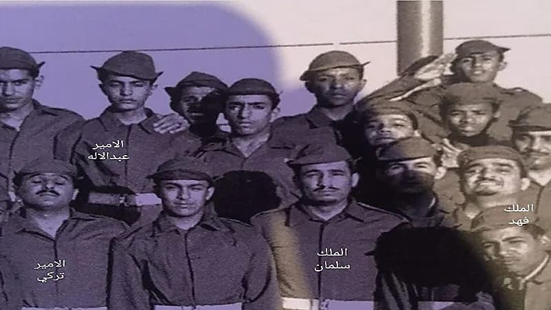 صورة نادرة للملك سلمان بالزي العسكري
