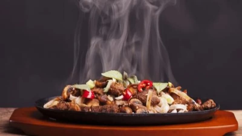 "الذيابي" يوضح أضرار تناول الطعام شديد السخونة