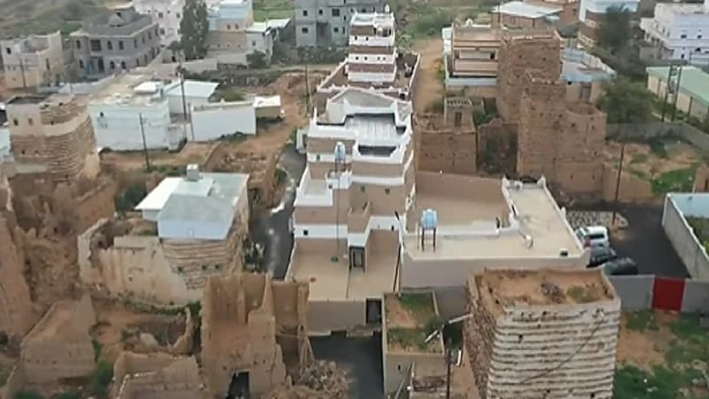 بالفيديو.. منزل يتحول لمتحف معماري مفتوح في عسير