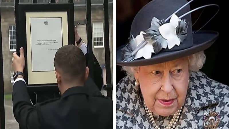 شاهد.. وضع إعلان وفاة الملكة إليزابيث الثانية على بوابة قصر باكنغهام