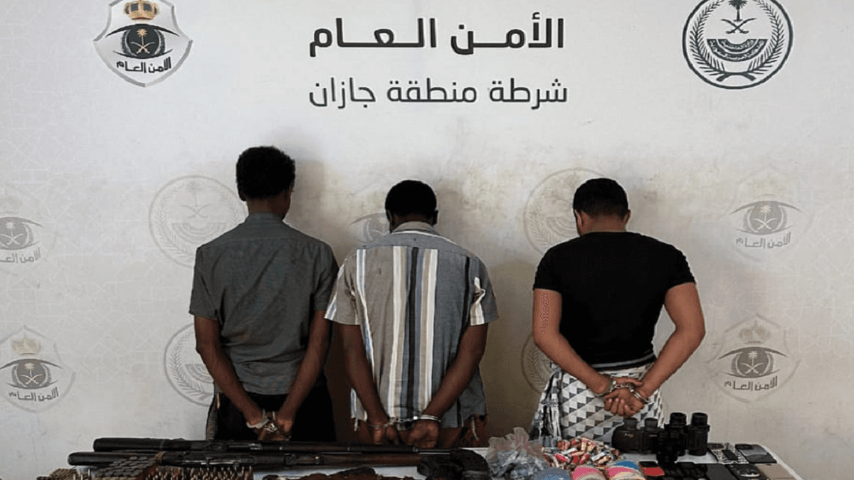 الإطاحة بمواطن لتهريبه ونقله مواد مخدرة وإيواء مخالفين لنظام أمن الحدود بجازان