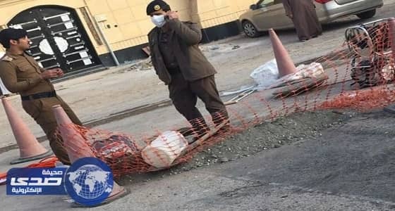 بالصور..مصرع عامليْن اثر سقوطهما في حفرة صرف صحي بالرياض