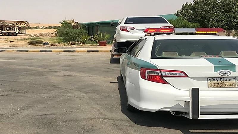 ضبط قائد مركبة قطع الإشارة الحمراء بسرعة عالية على أحد الطرق