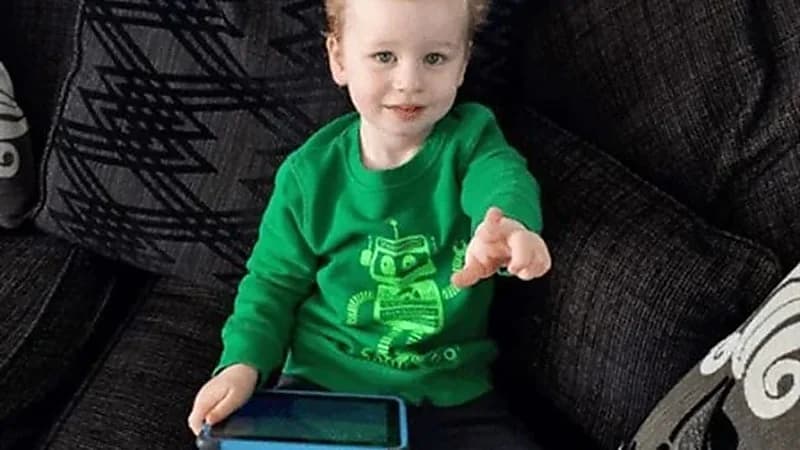 أم تقتل طفلها وتحاول الانتحار