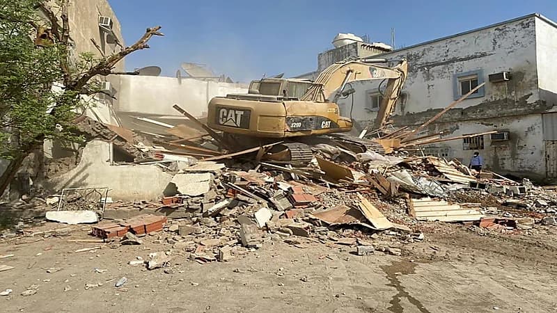 فصل الخدمات عن منازل المناطق العشوائية في العدل والفضل