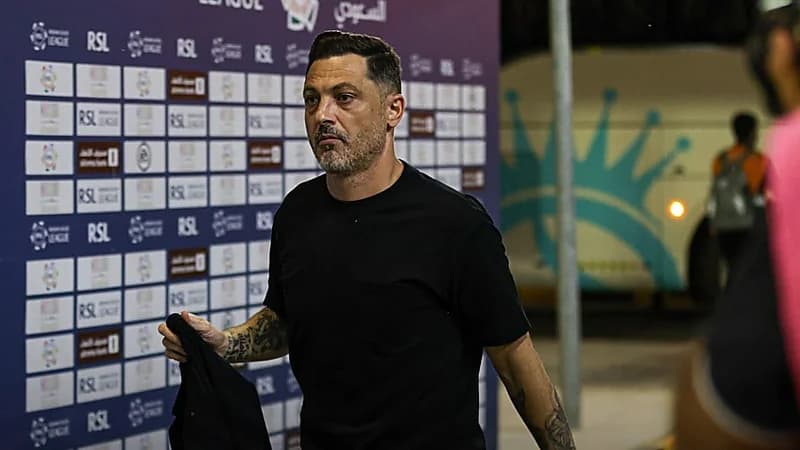 الطائي يقيل مدربه بعد الخسارة من النصر