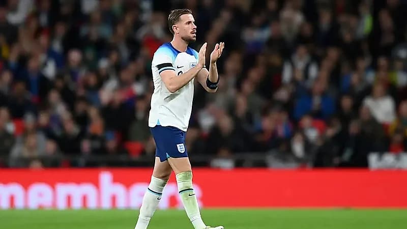 هندرسون ردًا على صافرات الاستهجان ضده : لن تغير من موقفي