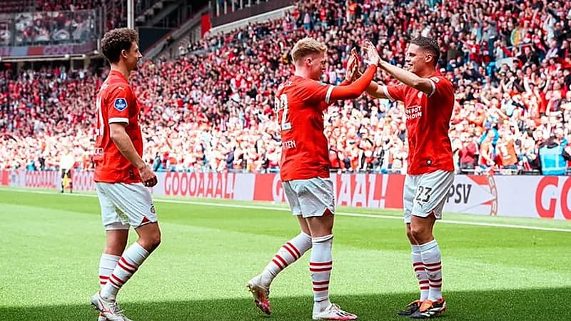 للمرة الـ 25 في تاريخه .. آيندهوفن بطلًا للدوري الهولندي