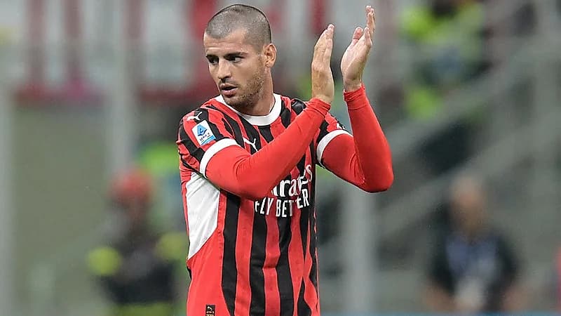 مهاجم ميلان: عانيت من الاكتئاب.. ولم أستطع ربط حذائي