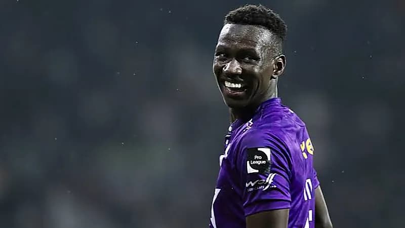 أندية إسبانية وإنجليزية تتابع الدولي السعودي