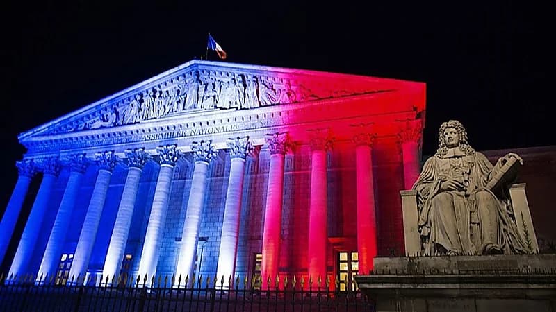 زعيم حزب الوطنيين الفرنسيين: المفاوضين الأمريكيين أذلا ماكرون في قلب باريس