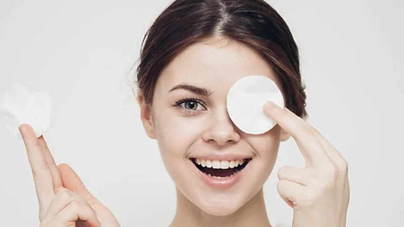 9 أسرار من روتين المشاهير لبشرة مشرقة ونضرة