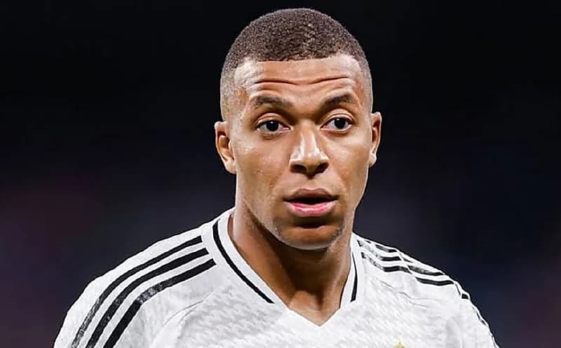 مبابي على أعتاب الكرة الذهبية