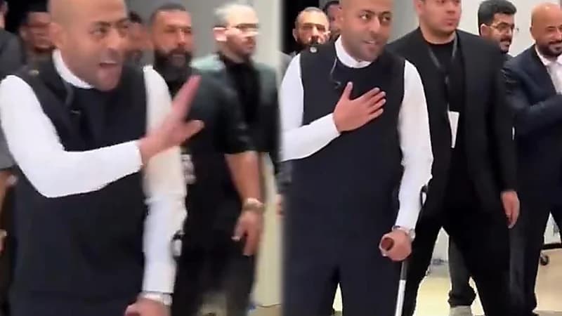 تامر عاشور مستنداً على عكاز في حفله بالكويت.. فيديو