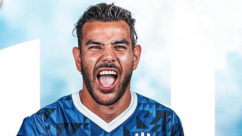 ثيو هيرنانديز يوقع عقده مع الهلال رسميًا