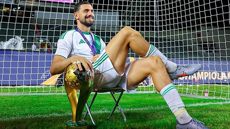 الأهلي يوزّع مكافأة السوبر كاملة على لاعبيه