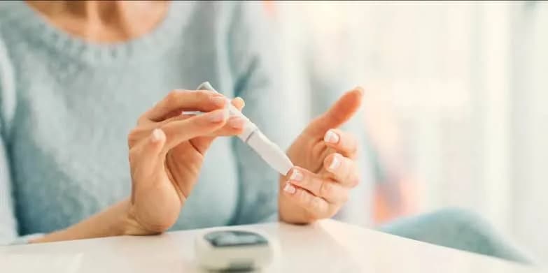 جهاز جديد لتشخيص السكري عبر التنفس بدلاً من وخز الدم