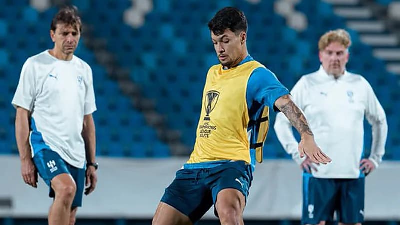 الهلال يقنع ليوناردو بالاستمرار والمشاركة في دوري أبطال آسيا