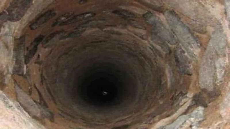 سقوط 4 أشخاص في حفرة عميقة أثناء البحث عن الذهب