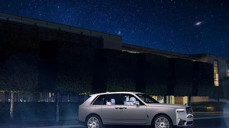 رولزرويس تكشف عن Cullinan Cosmos بإبداع فني مستوحى من درب التبانة .. صور