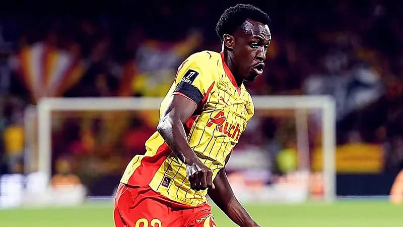 الهلال يفتح الباب أمام عودة سعود عبدالحميد