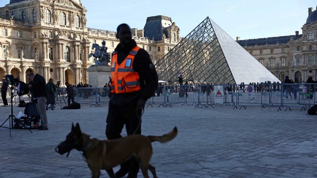 إجراءات أمنية مشددة بمتحف اللوفر بعد حادثة السرقة الأخيرة