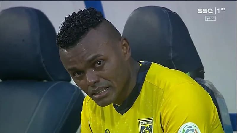 شاهد.. مانويل يودع التعاون بالدموع