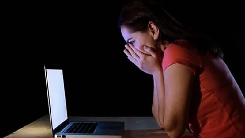 موقع إباحي يسرق صور فتيات وينشئ لهن ملفات إباحية