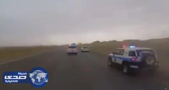 بالفيديو.. مطاردة مثيرة بين شرطة الرياض ومطلوب أمني على أحد الطرق السريعة