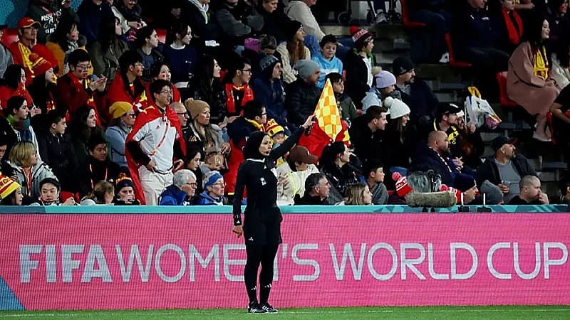 امرأة فلسطينية محجبة تدخل تاريخ كأس العالم للسيدات