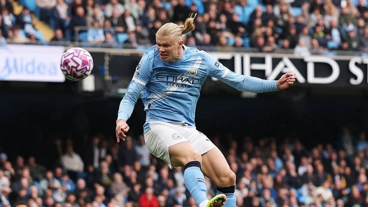 ثنائية هالاند تضع مانشستر سيتي على قمة البريميرليغ