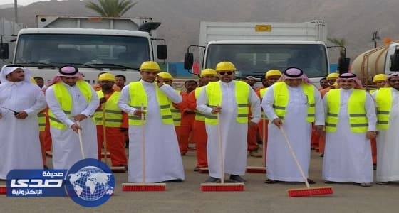 بالصور.. " محافظ قلوة " يدشن حملة البلدية للنظافة وإزالة المخلفات