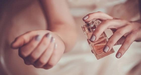 حيلة تجعل عطرك يرافقك طوال النهار.. طبقيها كي لا يزول بساعات